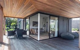 Moa 30 Runga - Stay Waiheke